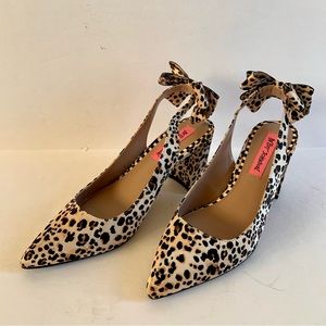 Betsey Johnson Leopard Slingback Heels 6 Bow Animal Print Cella Point Closed Toe